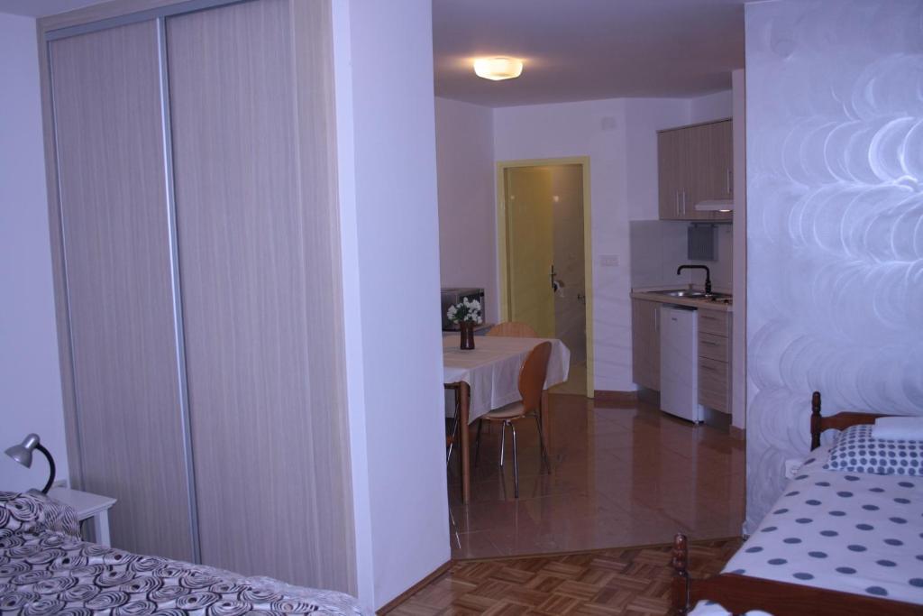 Tomato Apartment