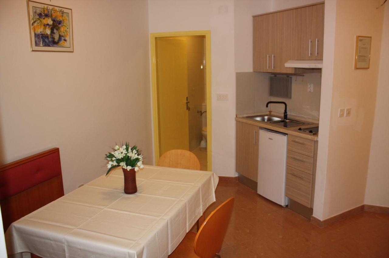 Tomato Apartment